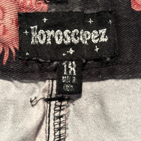 Ladies size 1X “Horoscopez” jeans from Dollskill - Picture 4 of 11